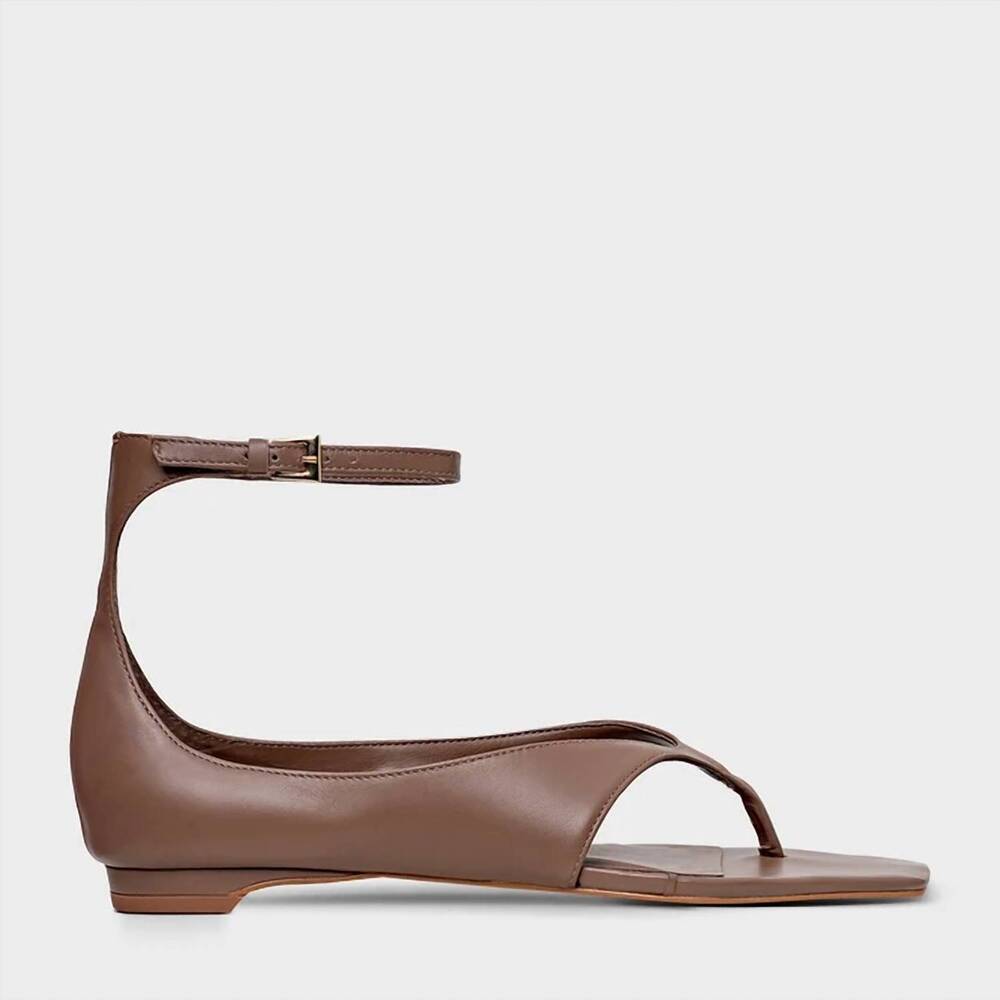 NEW CARRANO women's thong bold leather sandal in mocha